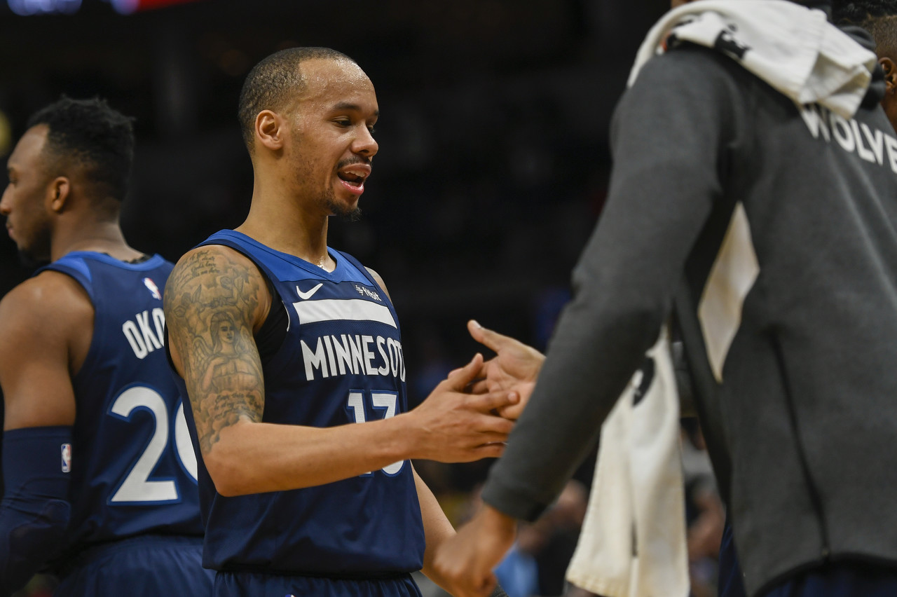 库明加被排除出轮转阵容，勇士半场10人得分领先公牛14分（库明加无缘轮换，勇士半场10人开张，领先公牛14分）