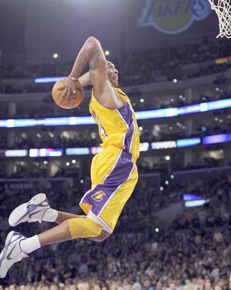 残特奥会选手与领跑员携手冲线夺冠（残特奥会选手与领跑员并肩冲线夺魁）