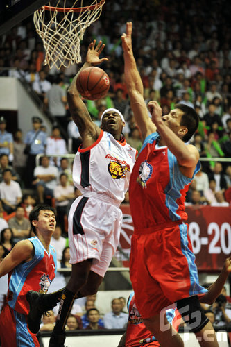 NBA：凯尔特人大胜奇才 双探花手感火热（NBA：双探花手感爆棚 凯尔特人轻取奇才）