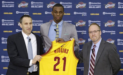 西甲前瞻：赫塔菲冲主场连胜，马竞盼取5连胜继续施压前3（西甲前瞻：赫塔菲剑指主场连胜，马竞力争五连胜紧逼前三）