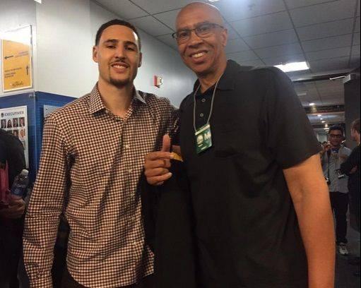 村超展现中国足球真实水平，与体制内形成鲜明对比（村超呈现中国足球的本来面貌，与体制足球形成强烈反差）